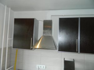 Установка вытяжки на кухне в Кургане