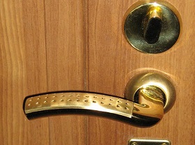 Замена дверной ручки входной двери в Кургане